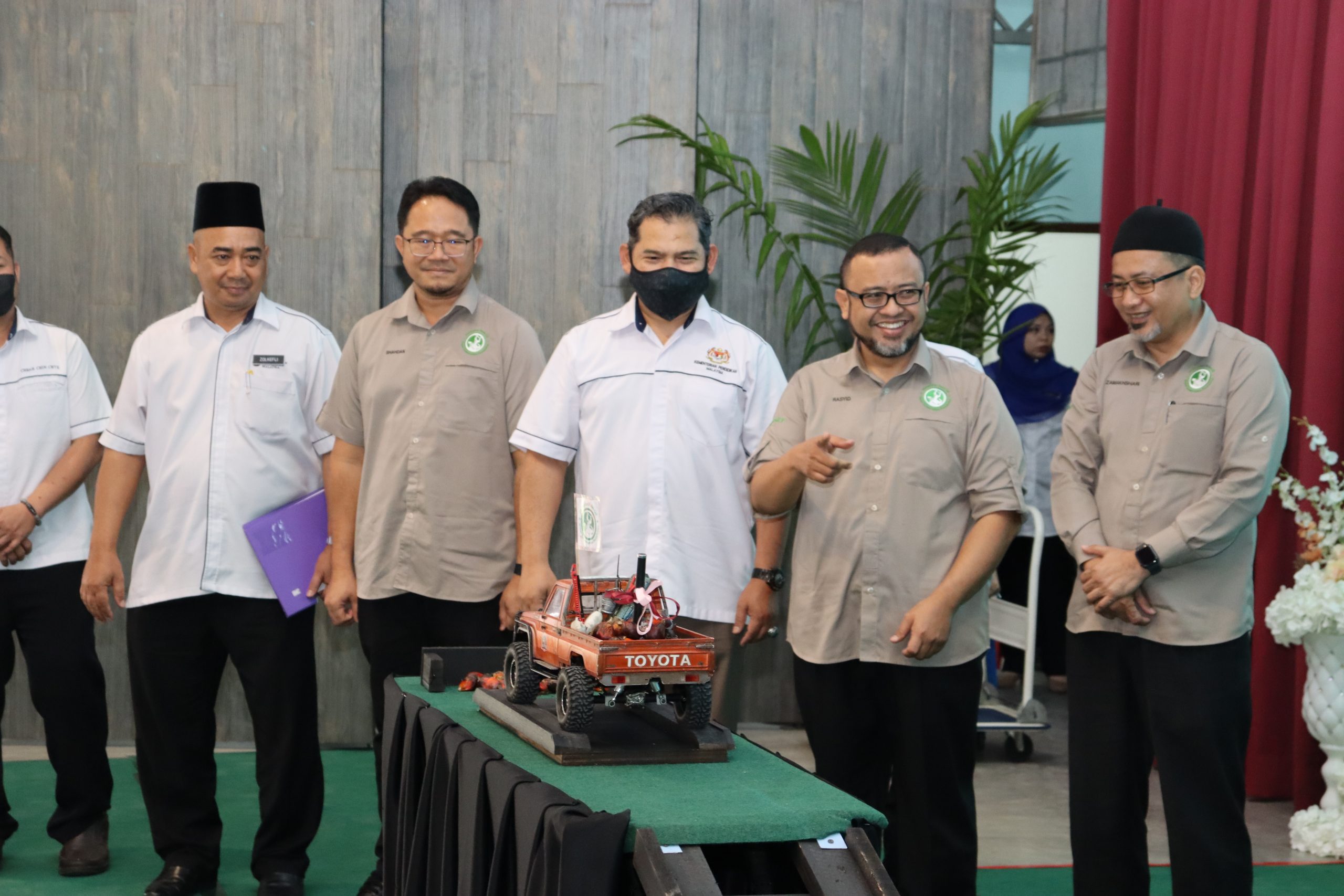 MPOGCF taja pokok sawit untuk sekolah-sekolah seluruh Kerian, Perak