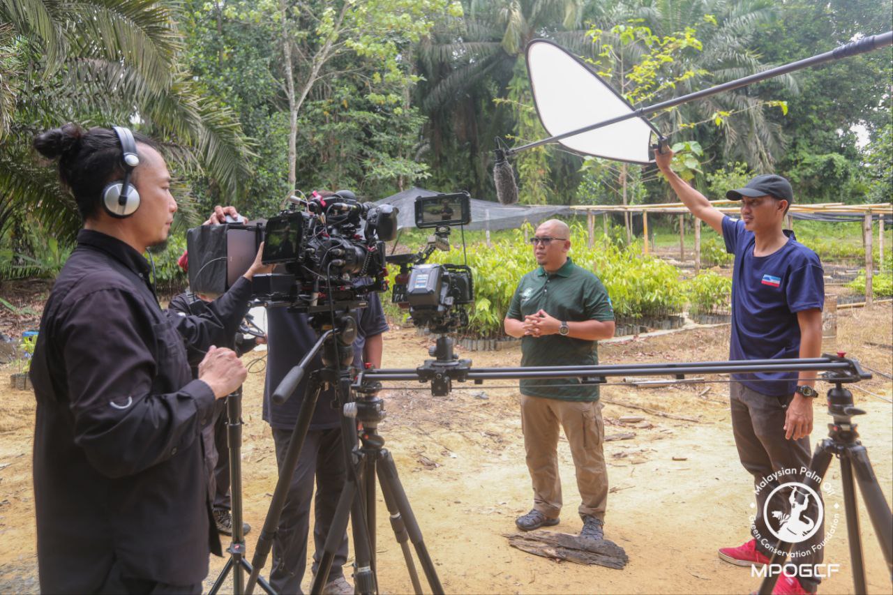 PENGGAMBARAN DOKUMENTARI BERTAJUK ”EMPOWERING COMMUNITY LIVELIHOOD IN IMPROVING KAMPUNG TAMPANAU, LAHAD DATU, SABAH